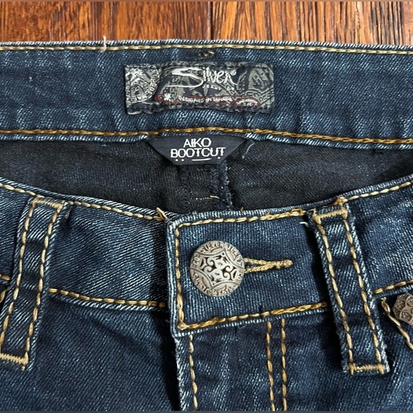 SILVER Aiko Bootcut Jean in Dark Wash Size 28 Waist / 33 Length - Picture 5 of 12